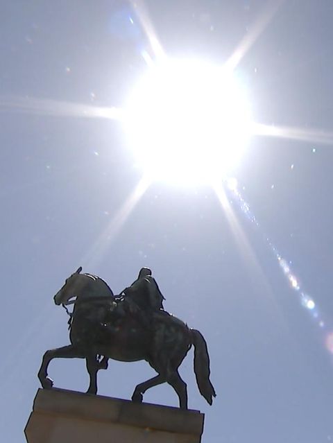 Sonnenschein und blauer Himmel
