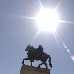 Sonnenschein und blauer Himmel