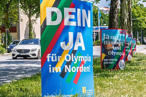 Die Plakate der Olympia-Befürworter sind überall in Hamburg zu sehen. Foto: Markus Scholz/dpa