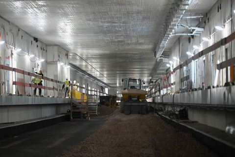 600 Meter - so lang ist der neue Tunnel der Hamburger U4. Foto: Katrin Luxenburger/dpa