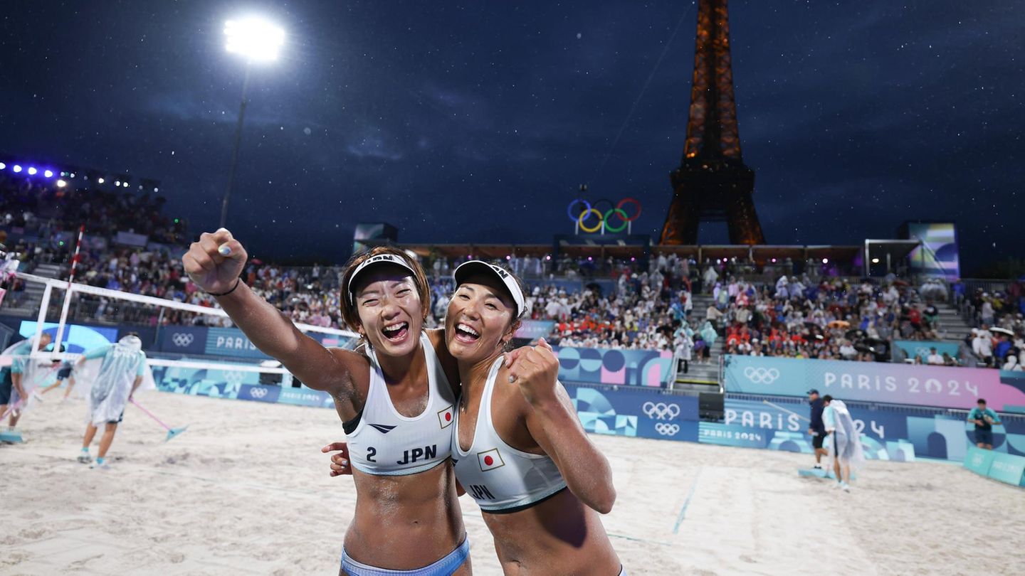 Japanische Beachvolleyballerinnen bei den Olympischen Spielen 2024 in Paris