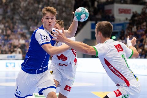 Finn Schroven (l) wechselt zum SC DHfK Leipzig. (Archivbild) Foto: Marius Becker/dpa
