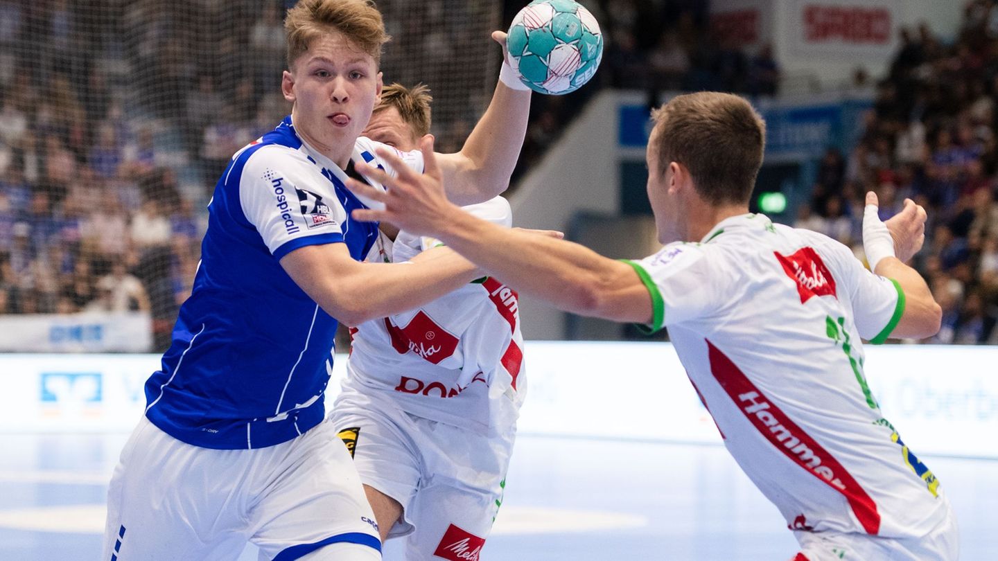 Finn Schroven (l) wechselt zum SC DHfK Leipzig. (Archivbild) Foto: Marius Becker/dpa