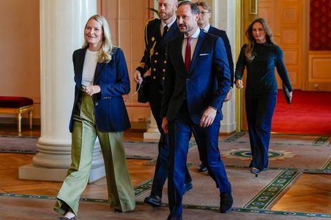 Kronprinz Haakon macht sich große Sorgen um seine Frau, Kronprinzessin Mette-Marit (l). (Archivbild) Foto: Lise Åserud/NTB Pool/