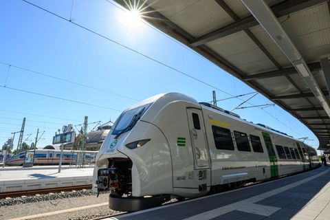 Neue S-Bahn-Züge vom Typ Mireo sollen ab Mitte Juni auf ersten Verbindungen zwischen Halle und Zwickau eingesetzt werden. Foto: