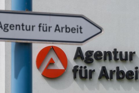 Im Mai gab es weniger Arbeitslose in Thüringen. (Illustration) Foto: Hendrik Schmidt/dpa-Zentralbild/dpa