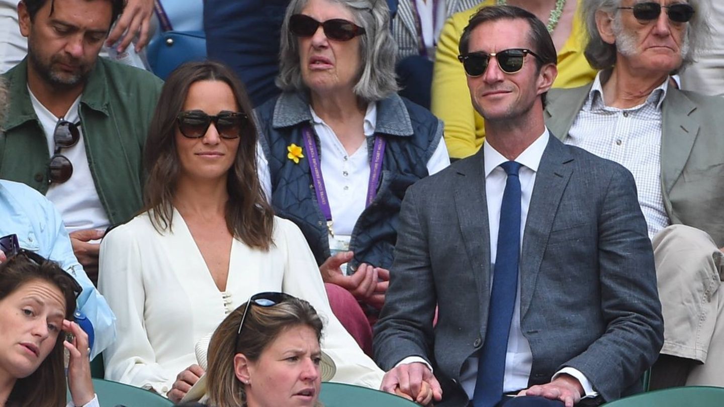 Pippa und James Matthews 2017 auf der Wimbledon-Tribüne.