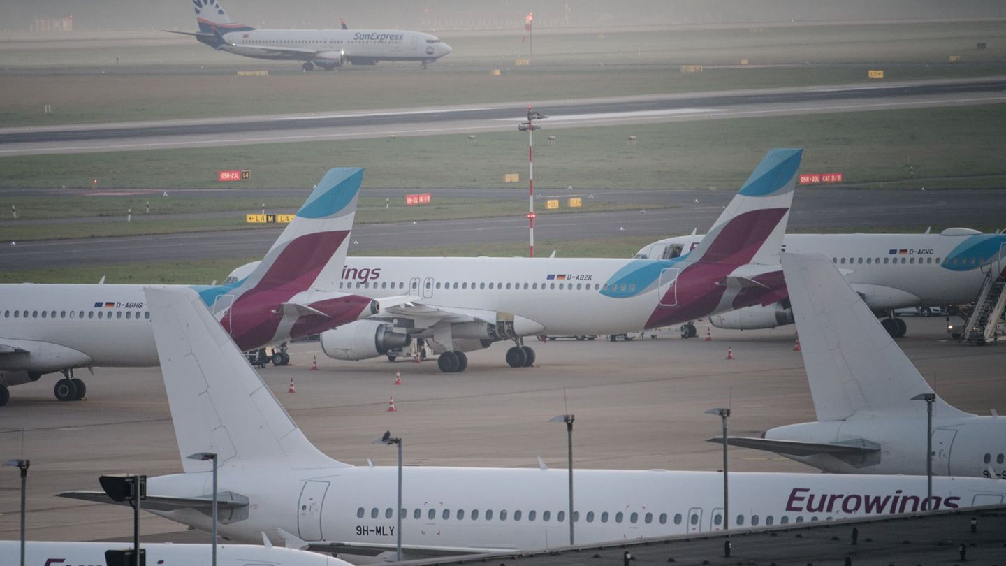 Eurowings-Maschinen am Düsseldorfer Flughafen. (Archivbild) Foto: Henning Kaiser/dpa