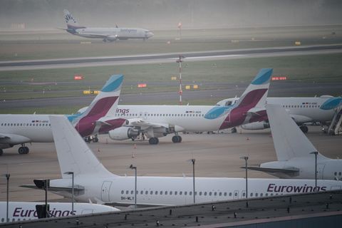 Eurowings-Maschinen am Düsseldorfer Flughafen. (Archivbild) Foto: Henning Kaiser/dpa