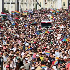 Budapest: Teilnehmer des Pride-Marsches überqueren die Elisabeth-Brücke (Archivfoto)