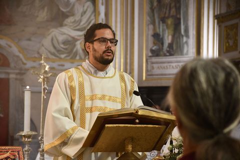 Feierliche Priesterweihe für den 29 Jahre alten Karim Habib Gehrmann in Dresden. Foto: Bistum Dresden-Meißen/dpa