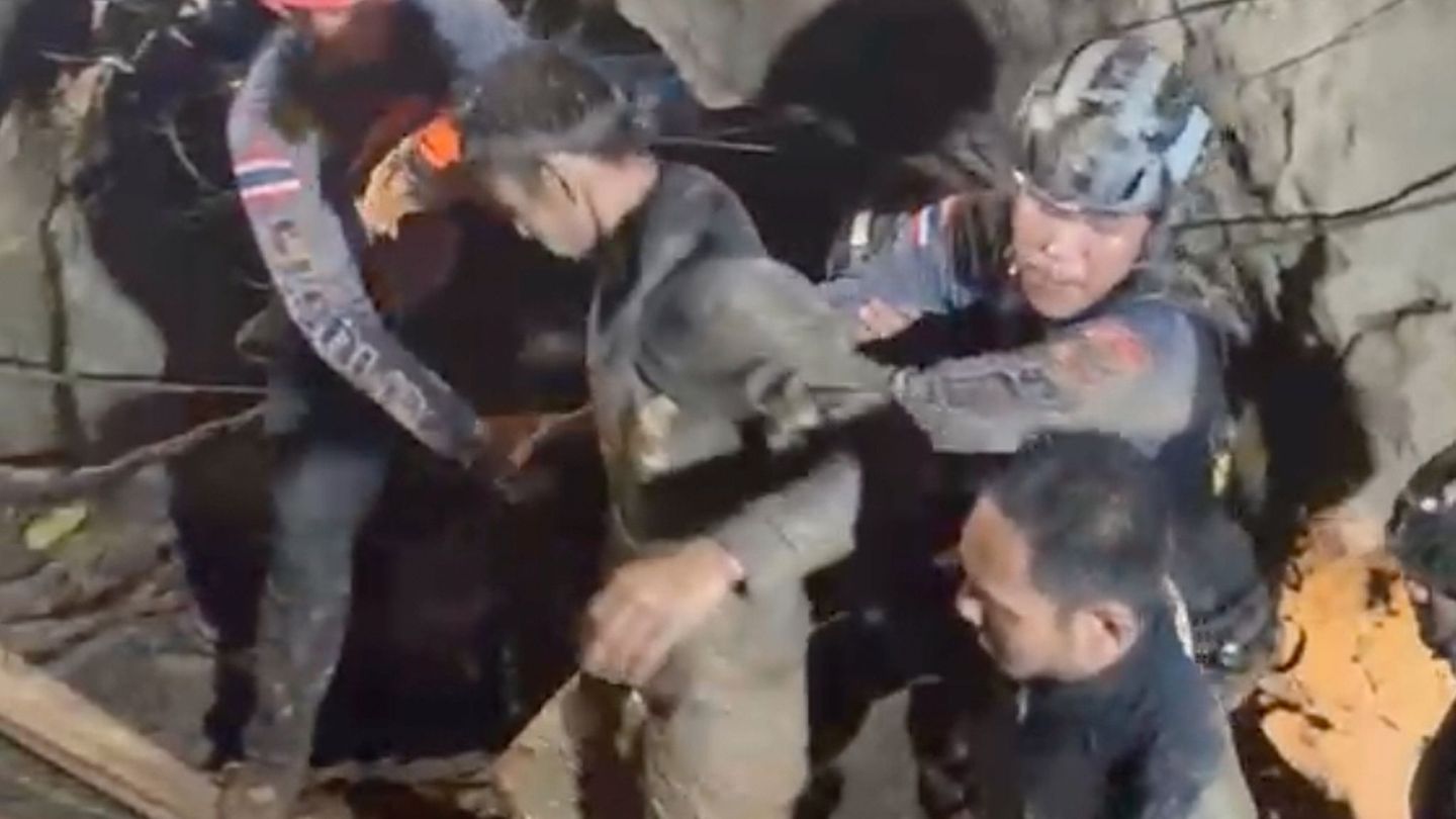 Große Erleichterung in Laos: Der erste der fünf Eingeschlossenen ist in Sicherheit. Foto: -/Association Of Volunteers For Lao Pe