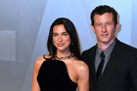Dua Lipa und Callum Turner sollen laut italienischen Medien bereits in einer Woche heiraten.