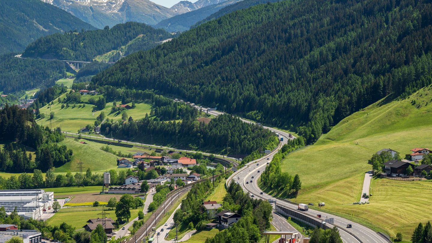 Befürchtete Staus durch vorgezogene Fahrten über den Brenner sind weitgehend ausgeblieben. Foto: Peter Kneffel/dpa