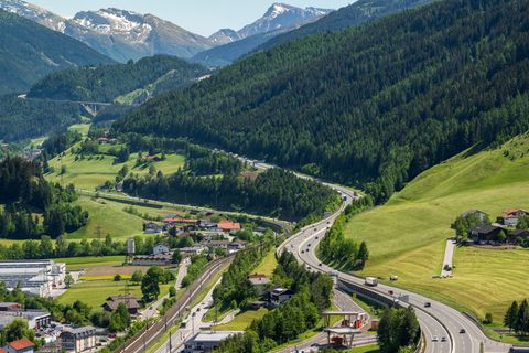 Befürchtete Staus durch vorgezogene Fahrten über den Brenner sind weitgehend ausgeblieben. Foto: Peter Kneffel/dpa