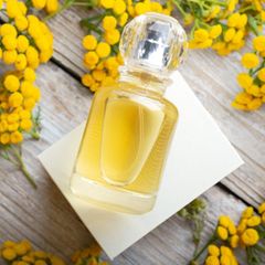 Ein einziger Flakon im Bad reicht nicht mehr: 2026 heißt es, eigene Duft-Kompositionen durch Parfum-Layering selbst zu entwerf