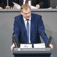 Stegemann hatte erst vor wenigen Tagen in der Debatte über Pflegekosten mit der Forderung Aufsehen erregt, dass auch Wohneigentu