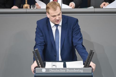 Stegemann hatte erst vor wenigen Tagen in der Debatte über Pflegekosten mit der Forderung Aufsehen erregt, dass auch Wohneigentu