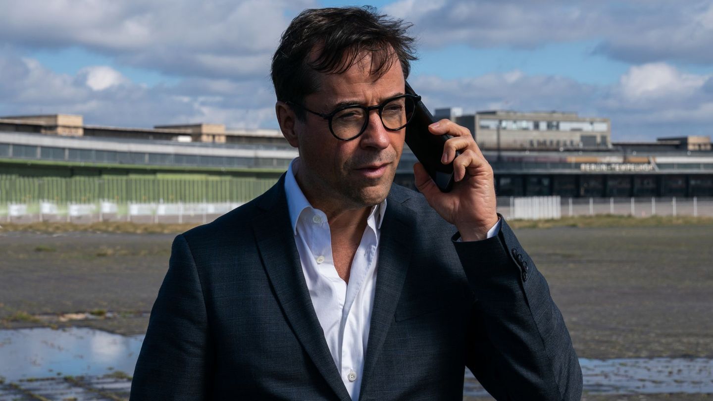 Jan Josef Liefers gibt in "Requiem für einen Freund" einmal mehr den gestressten Juristen Jaochim Vernau.