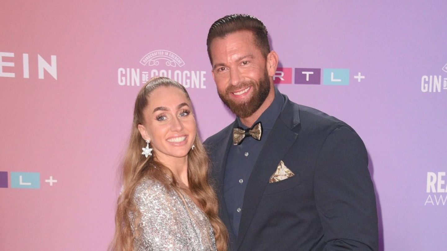 Erstes Babyfoto: Oliver Sanne und Jil Rock sind jetzt Eltern