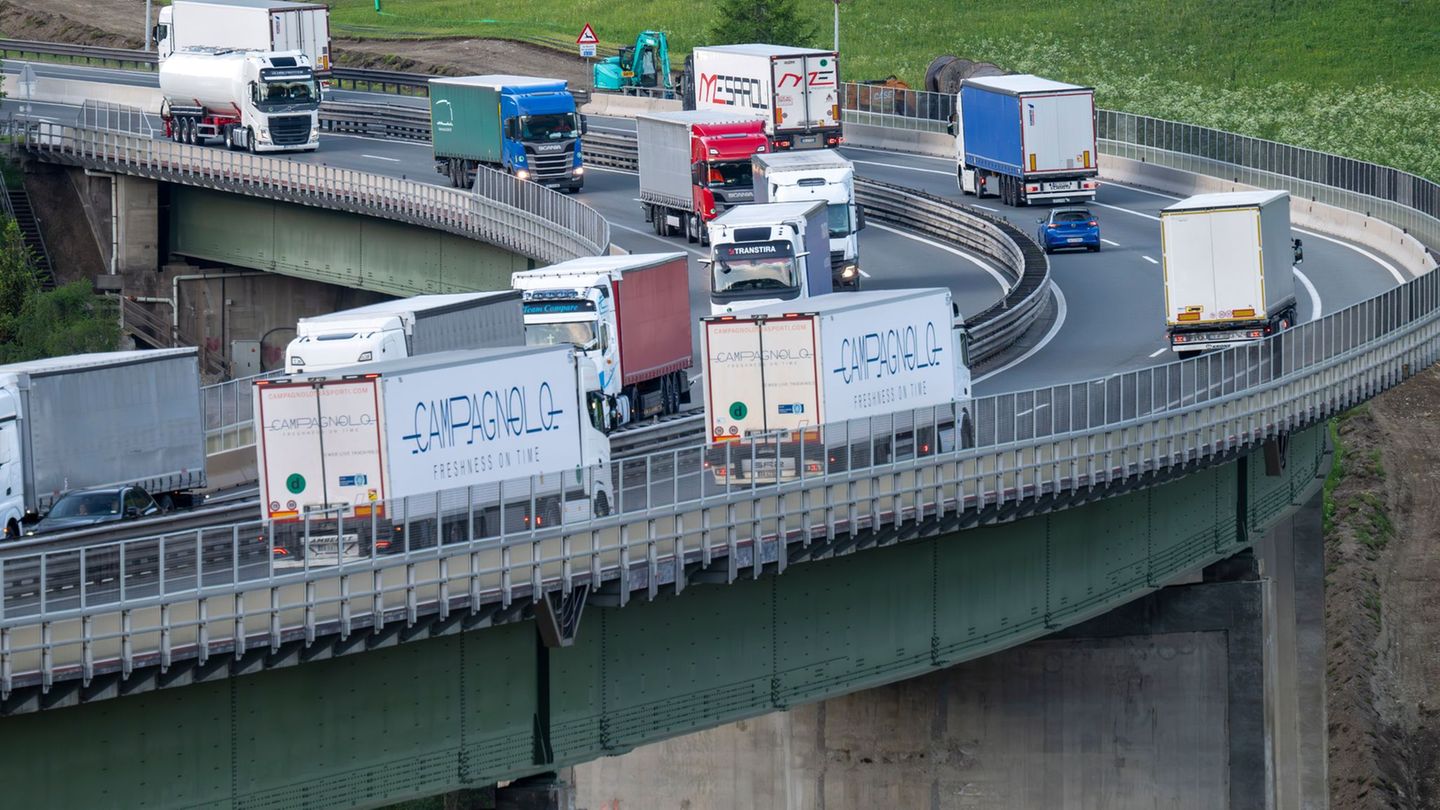 Demonstration: Brenner-Sperre: Ruhige Verkehrslage überrascht Experten