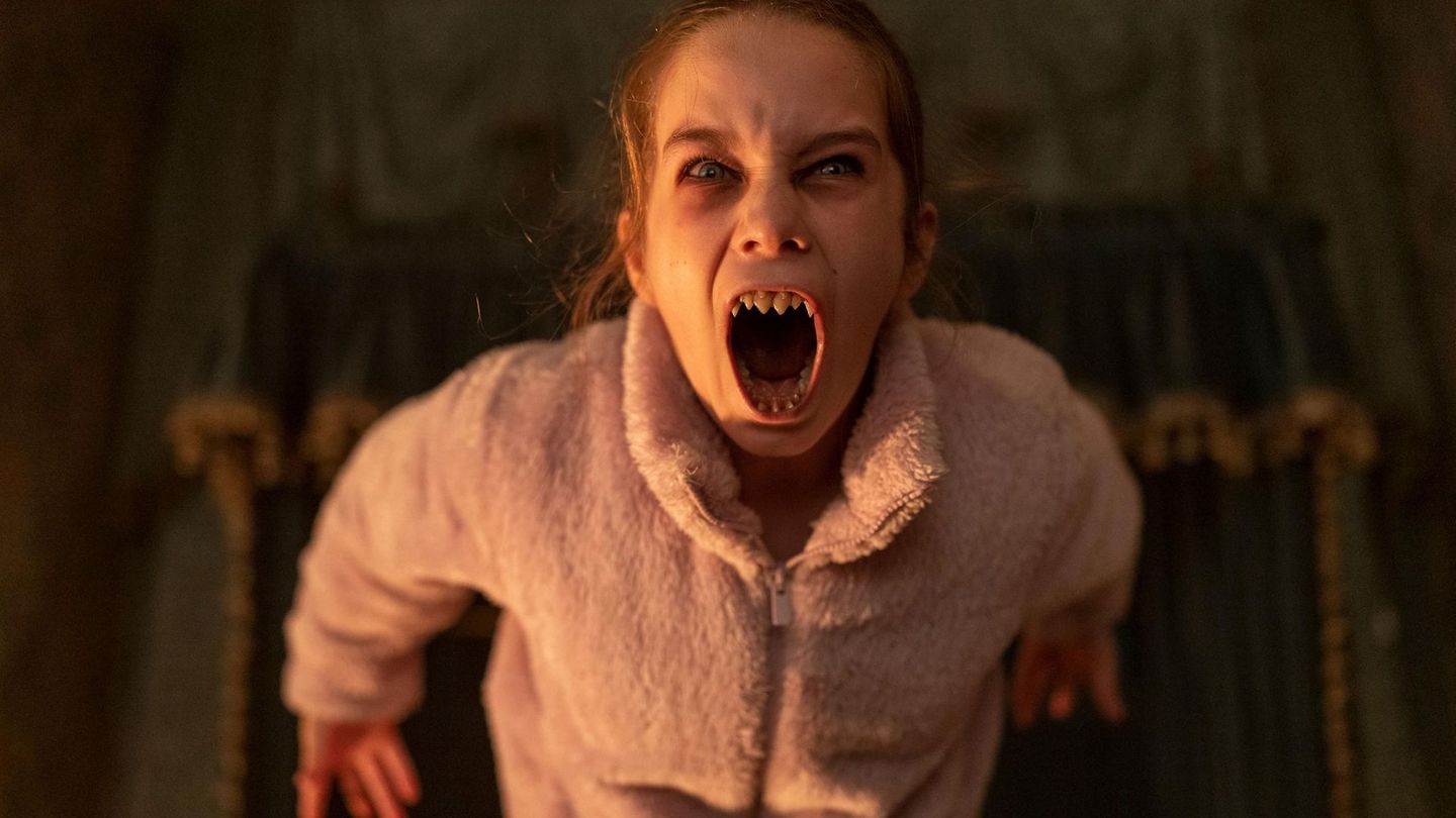 Dieses Mädchen entführen zu wollen, ist eine schlechte Idee: Alisha Weir verkörpert im Horrorfilm "Abigail" die Titelfigur.