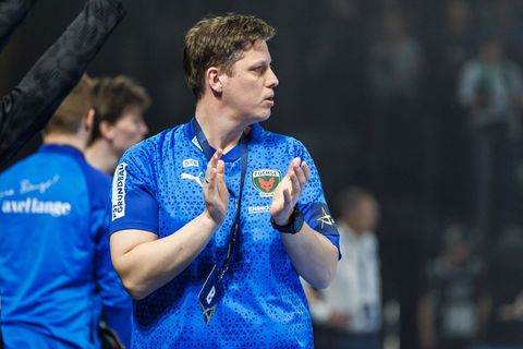 Für Füchse-Trainer Nicolej Krickau zählten in Eisenach vor allem die Punkte. (Archivbild) Foto: Andreas Gora/dpa