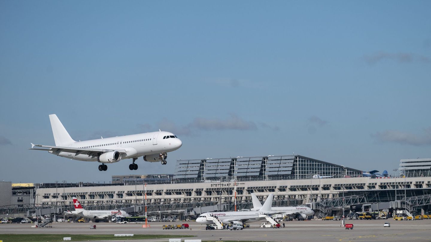 Einige Flüge wurden nach Stuttgart umgeleitet. (Symbolbild) Foto: Marijan Murat/dpa