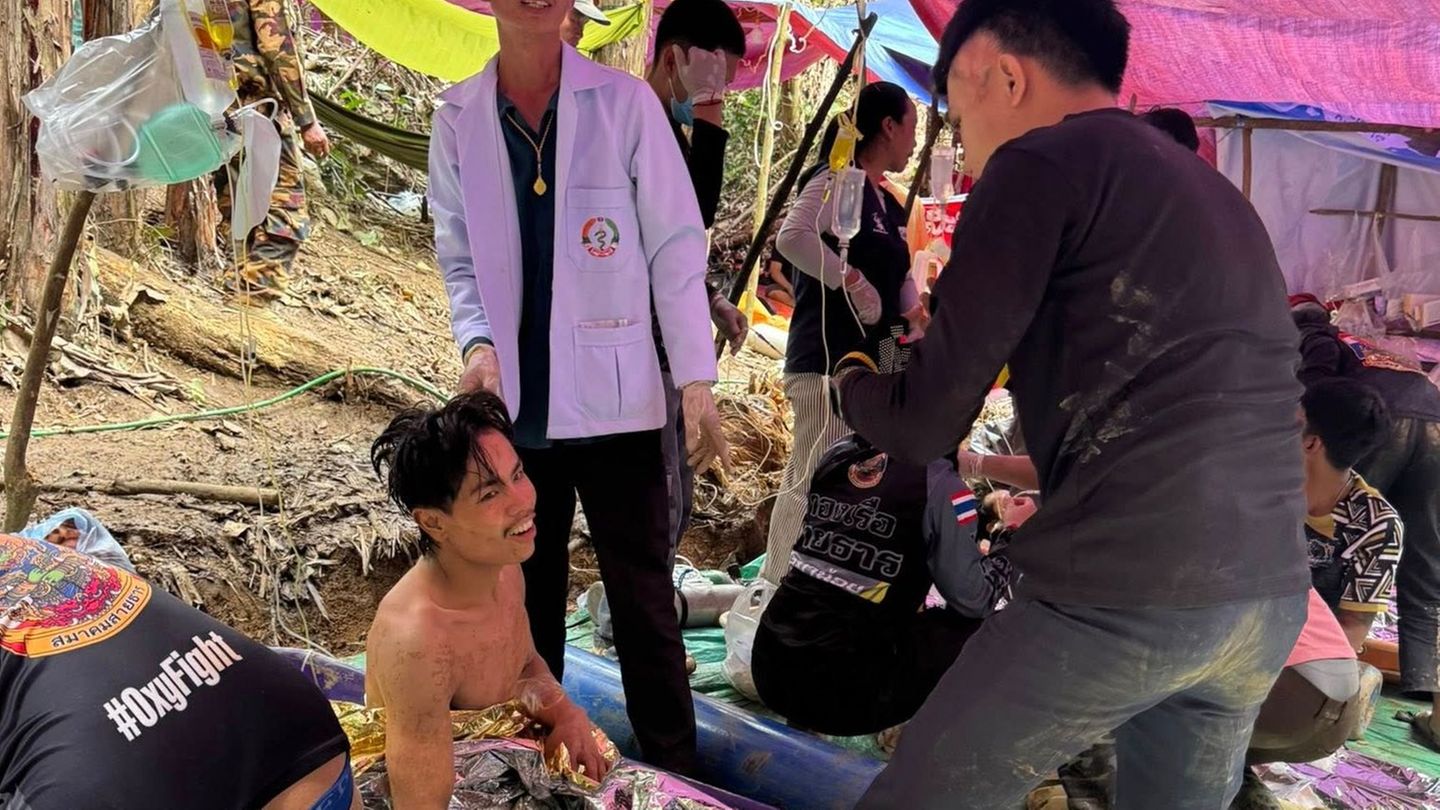 Jubel in Laos: Vier Goldsucher befreien sich selbst aus Höhle