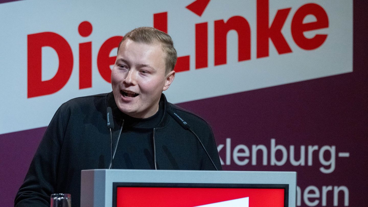 Der Linke-Landesvorsitzende Hennis Herbst stimmte die Delegierten in Schwerin auf den bevorstehenden Wahlkampf ein. (Archivbild)