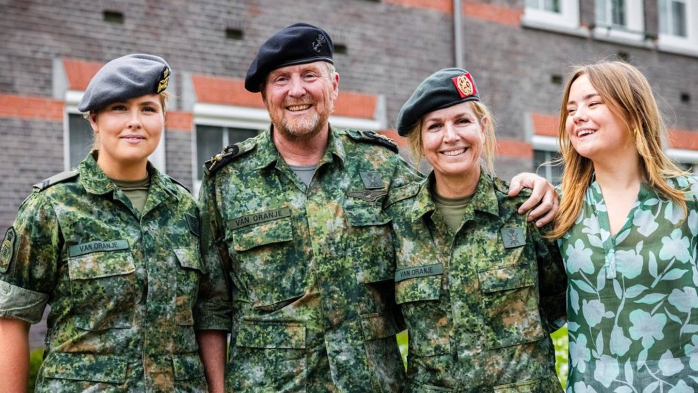 Mit Familie gefeiert: Königin Máxima bekommt ihr Soldaten-Barett