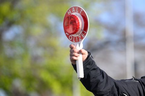 Das Schaf wurde bei einer Polizeikontrolle gefunden. (Symbolbild) Foto: Julian Stratenschulte/dpa