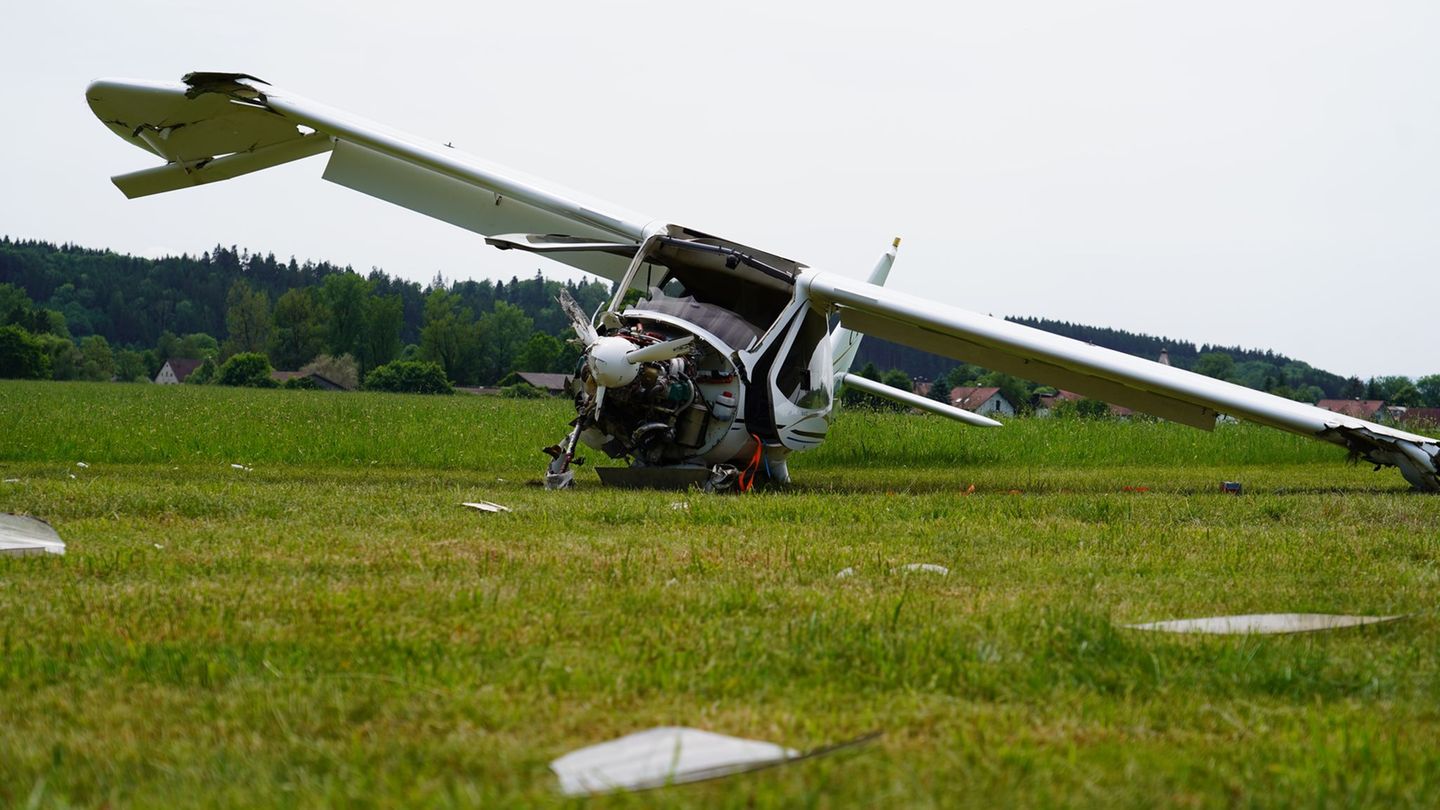Das Ultraleichtflugzeug ist kurz nach dem Start abgestürzt. Foto: Braun/swd-medien/dpa