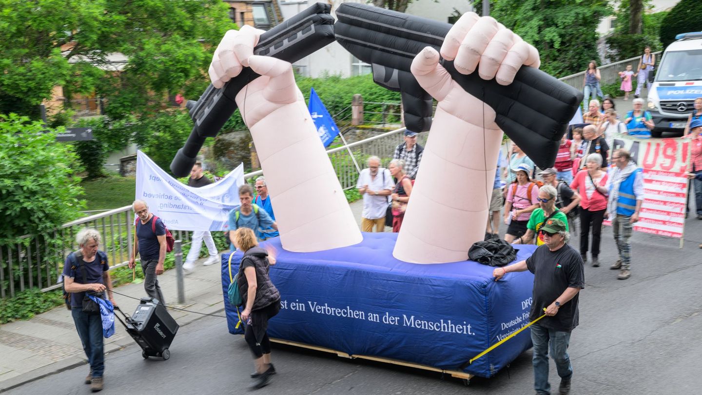 Demonstration: Demonstration gegen Stationierung von Mittelstreckenwaffen