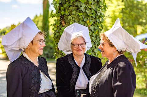 Die Kleidung der Ostersängerinnen in der Lausitz hat beim Deutschen Trachtentag die Auszeichnung „Tracht des Jahres“ erhalten. F