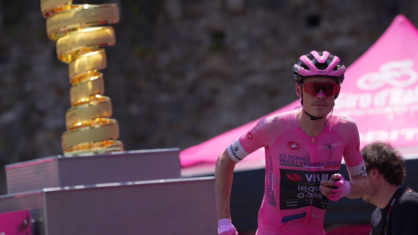 Hat die Giro-Trophäe fest im Blick: Jonas Vingegaard. (Archivbild) Foto: Spada/LaPresse/AP/dpa