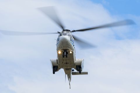 Der weiße Hubschrauber der Flugbereitschaft war am Samstag wegen einer Übung der Luftwaffe häufig über der Bundeshauptstadt zu s