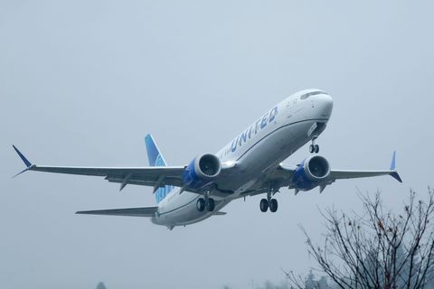 Passagierflugzeug muss nach Sicherheitsvorfall zwischenlanden. (Archivbild) Foto: Ted S. Warren/AP/dpa