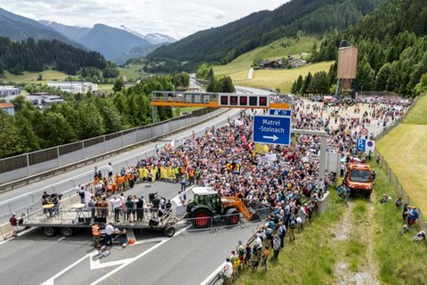 Protest auf der A13 bei Matrei am Brenner