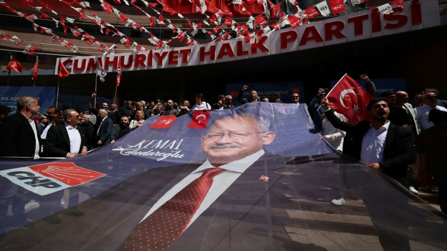 Türkische Oppositionspartei CHP nach Absetzung ihres Vorsitzenden zunehmend gespalten