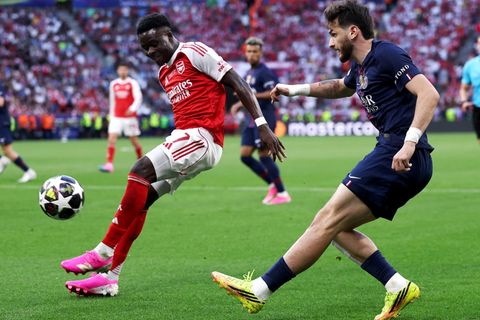 Champions League: Bukayo Saka (l.) gegen Khvicha Kvaratskhelia