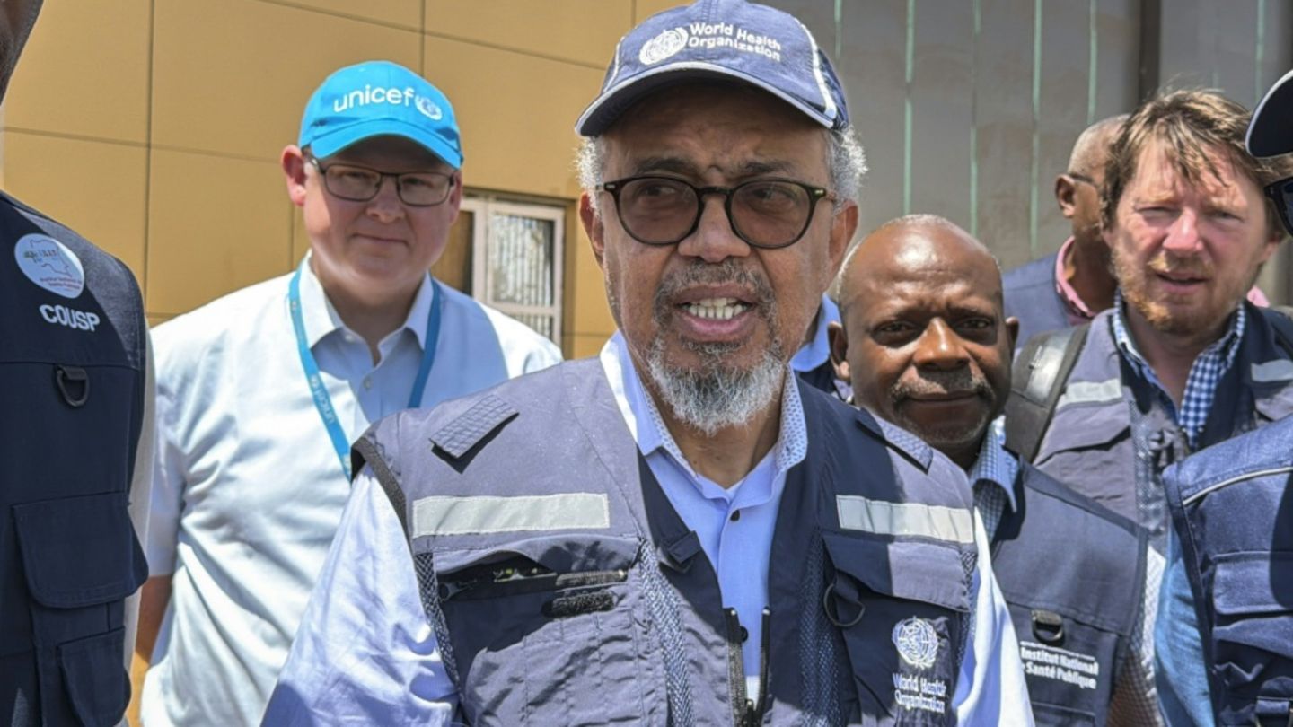 WHO-Chef sichert Menschen im Zentrum des Ebola-Ausbruchs internationale Unterstützung zu