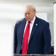 Bei öffentlichen Auftritten schläft Donald Trump ein, er ist impulsiv und hat körperliche Leiden. Längst wird diskutiert, ob der US-Präsident die gesamte Amtszeit durchsteht