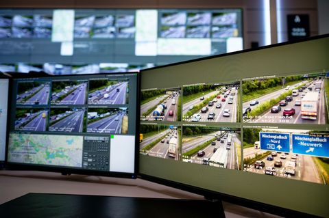 Die Autobahn GmbH sagt für Mittwochnachmittag in ihrem bundesweiten Ausblick erhebliche Verkehrsbehinderungen vorher. (Archivbil