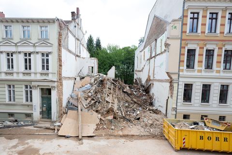 Vor knapp zwei Wochen stürzt in Görlitz ein Haus ein, drei Menschen kommen ums Leben - als Ursache wird eine Gasexplosion vermut