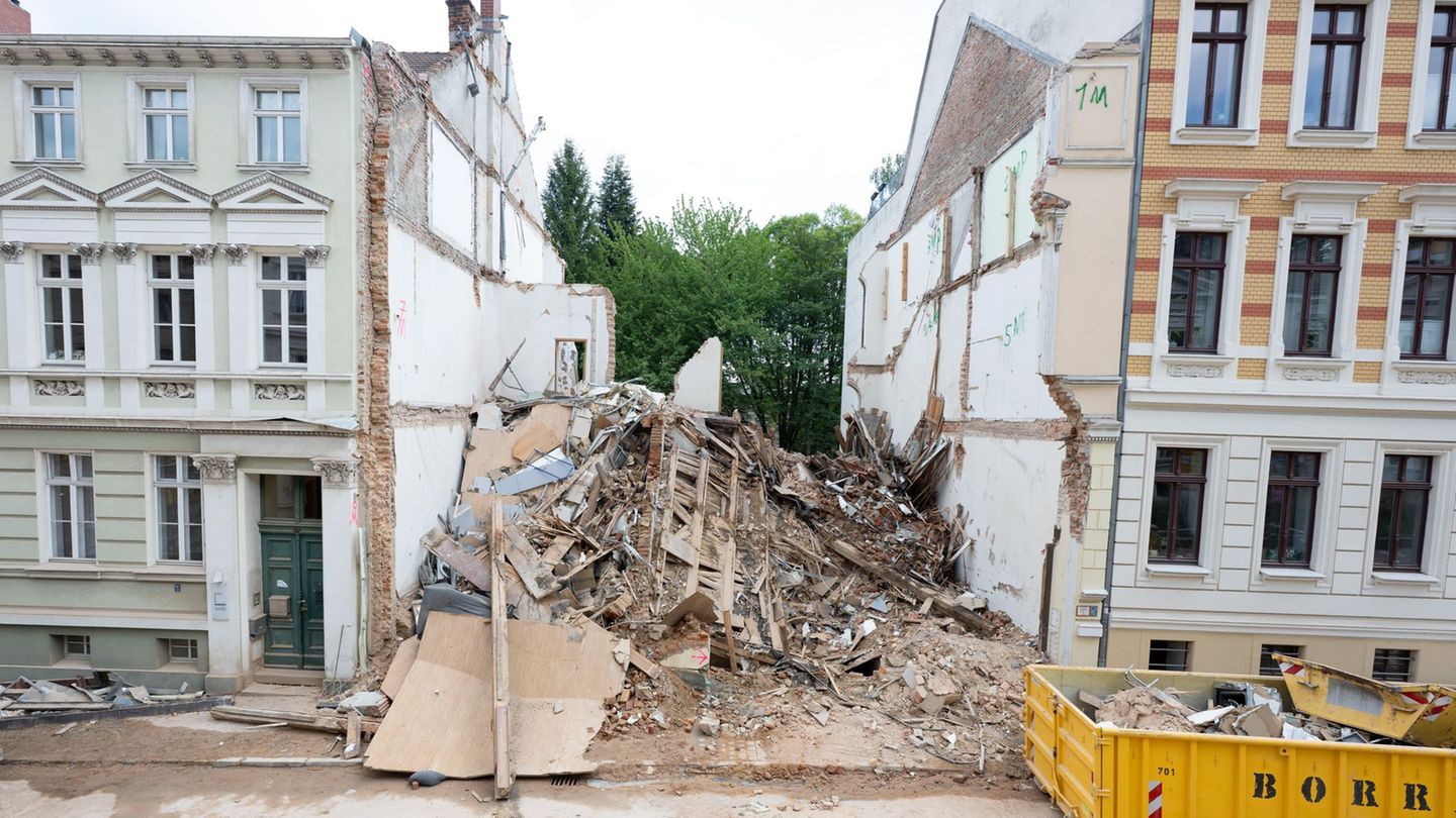 Vor knapp zwei Wochen stürzt in Görlitz ein Haus ein, drei Menschen kommen ums Leben - als Ursache wird eine Gasexplosion vermut