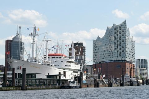 Elbphilharmonie und Landungsbrücken