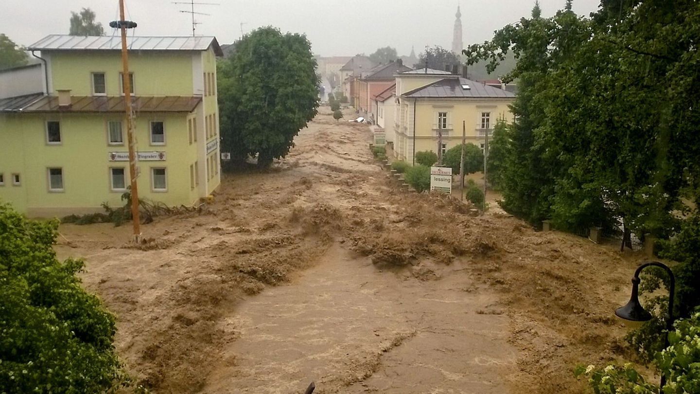 Vor fünf Jahren starben in Simbach am Inn bei einem gewaltigen Hochwasser fünf Menschen. (Archivbild) Foto: Walter Geiring/dpa