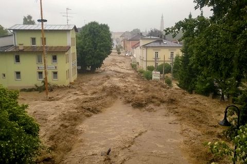 Vor fünf Jahren starben in Simbach am Inn bei einem gewaltigen Hochwasser fünf Menschen. (Archivbild) Foto: Walter Geiring/dpa