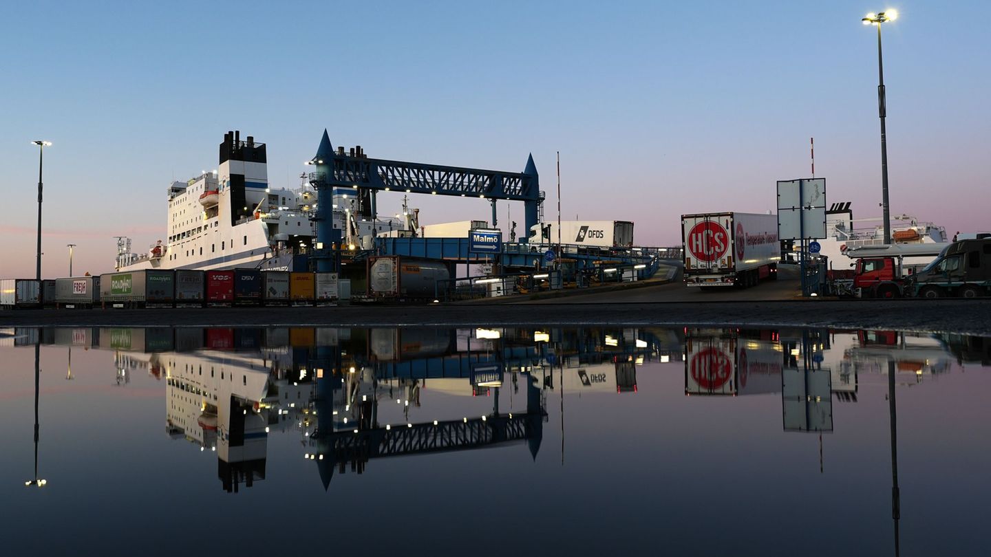Vom Hafen in Lübeck-Travemünde fahren Schiffe in zahlreiche Ostseestädte. Foto: Marcus Brandt/dpa